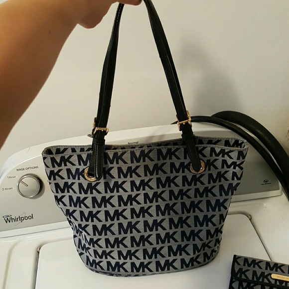 Authentic Michael Kors shoulder Bag!
