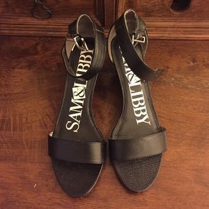 BRAND NEW Sam & Libby size 8 ankle wedges