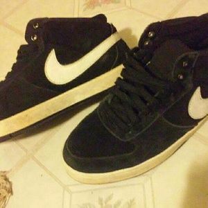Nike men's black and white