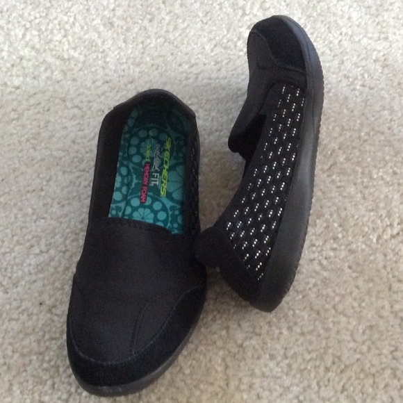 Black Skechers loafers,has sliver stitching