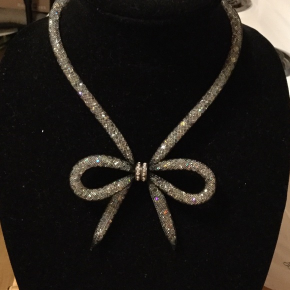 NWOT Betsey Johnson Mesh Bow Necklace