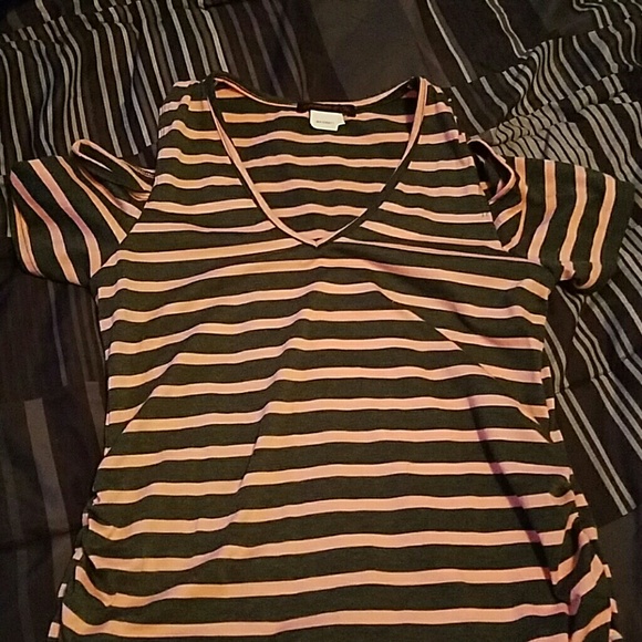 Adorable maternity shirt