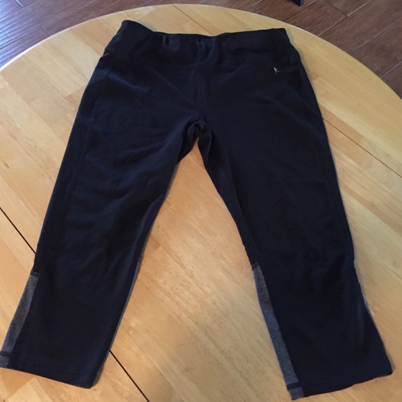 Black gym leggings with mesh cutout