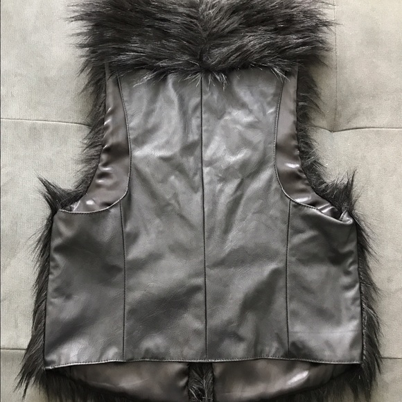 Faux Fur Vest - Picture 2 of 3