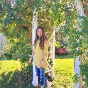 Meet your Posher, Alexis