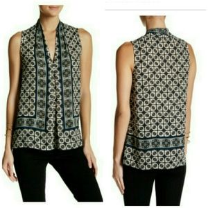 Max Studio V -neck sleeveless blouse