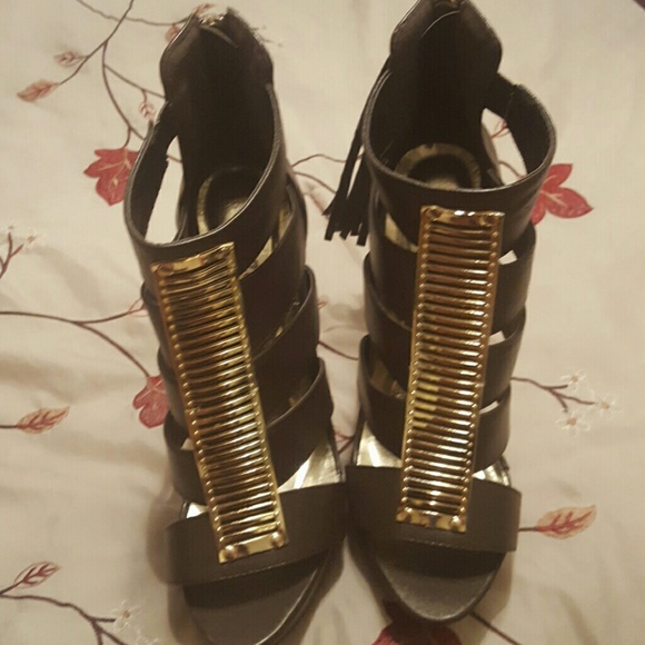 Heels - Picture 2 of 4