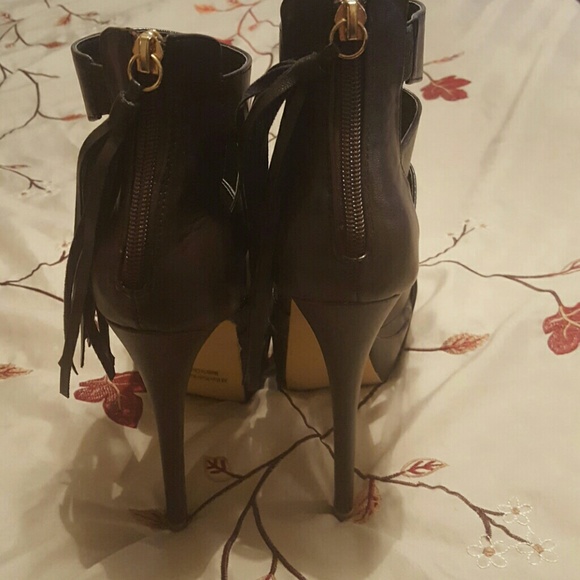 Heels - Picture 3 of 4