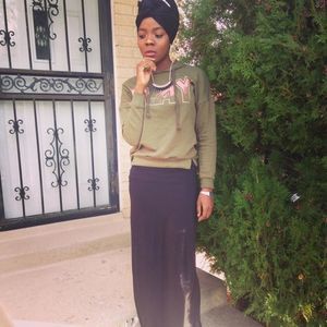 Meet your Posher, Khadija