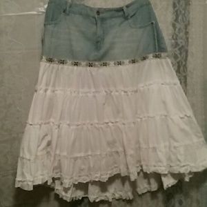 Cute Cowgirl style Jean skirt. With a hi-low back