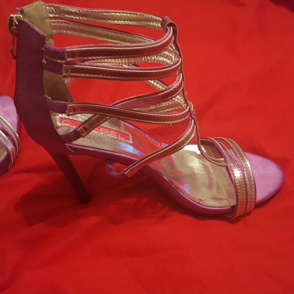 Shoes - Picture 3 of 4