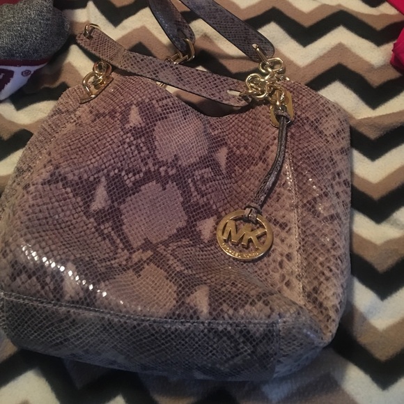 Micheal Kors purse