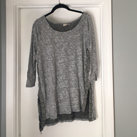 Gray 3/4 sleeve sweater