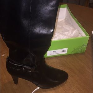 Kate & kelly NWT. wide calf black leather boots