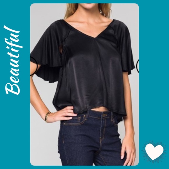 Beautiful🖤NWT SILKY SHORT SLEEVE TOP