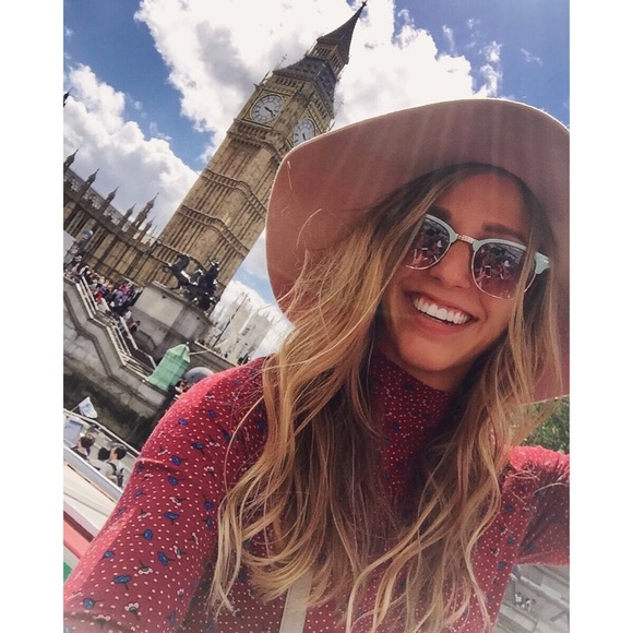 Meet your Posher, Kaycee! 💜 - Picture 3 of 7