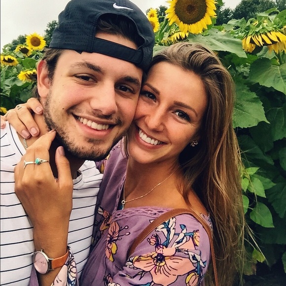 Meet your Posher, Kaycee! 💜 - Picture 4 of 7