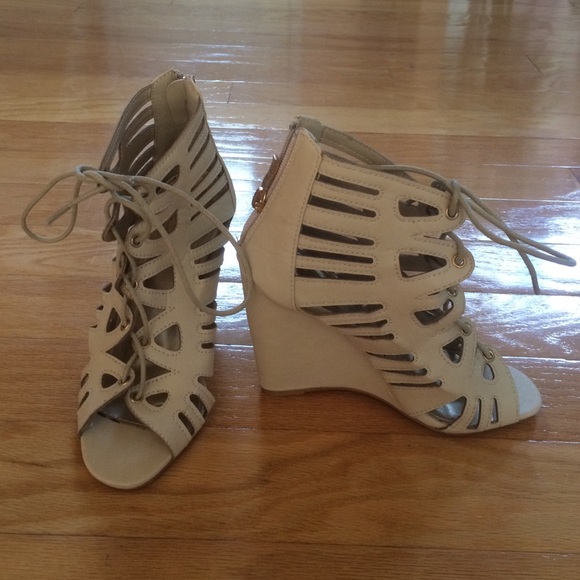 VALENTINE'S DAY SALE! ❤️ Nude wedge