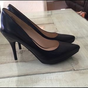 Nine West black leather heels