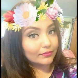 Meet your Posher, Esmeralda