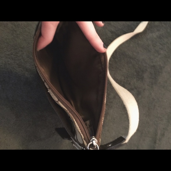 ❌SOLD❌ Coach Tan Crossbody Purse - Picture 2 of 4