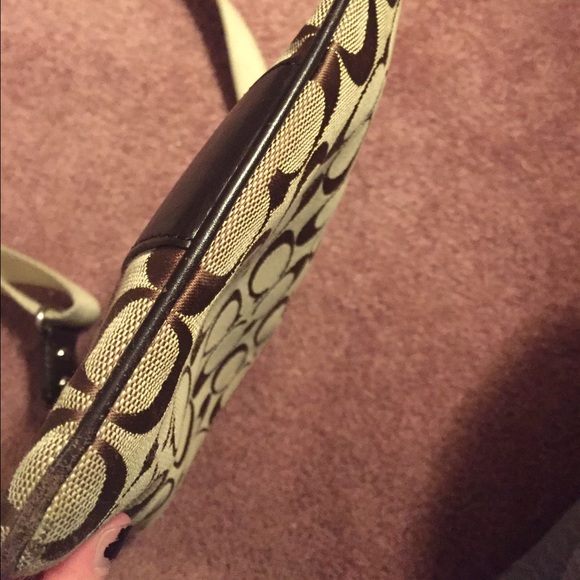 ❌SOLD❌ Coach Tan Crossbody Purse - Picture 4 of 4