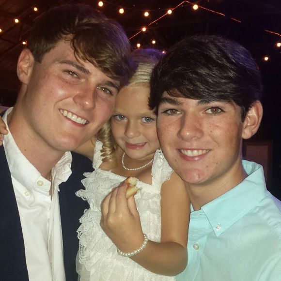 Meet your Posher, Janet - Picture 2 of 3