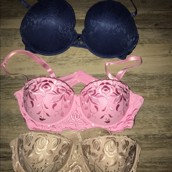 ‼️SOLD‼️ LACE BRAS - Picture 1 of 3