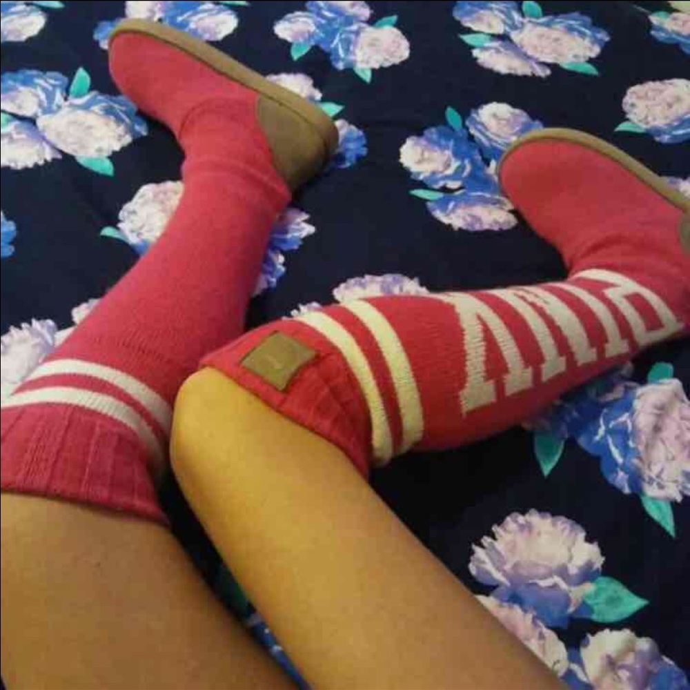 RARE VS PINK mukluk boots