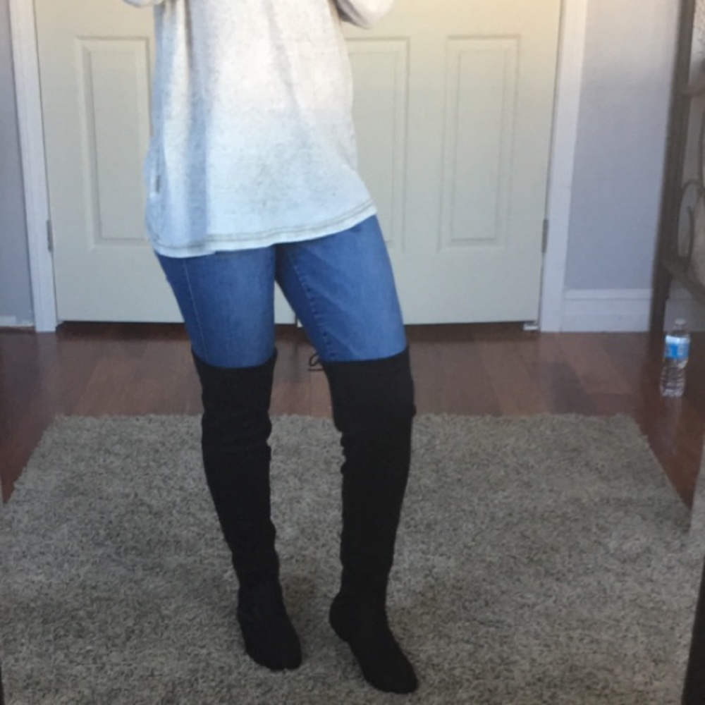 Black over the knee flat boots - Picture 2 of 4