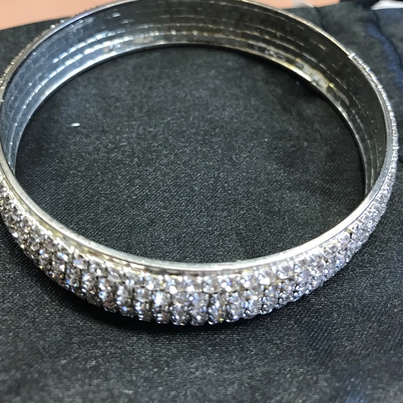 Bangle bracelet