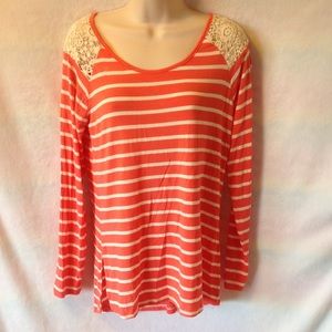 NWT (L) Hippie Rose Blouse