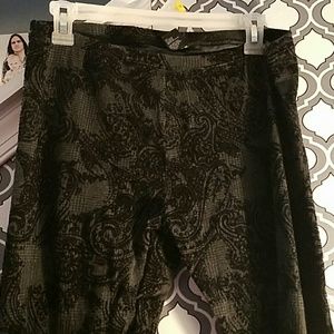 Black fleur-de-lis pattern velvet accent legging