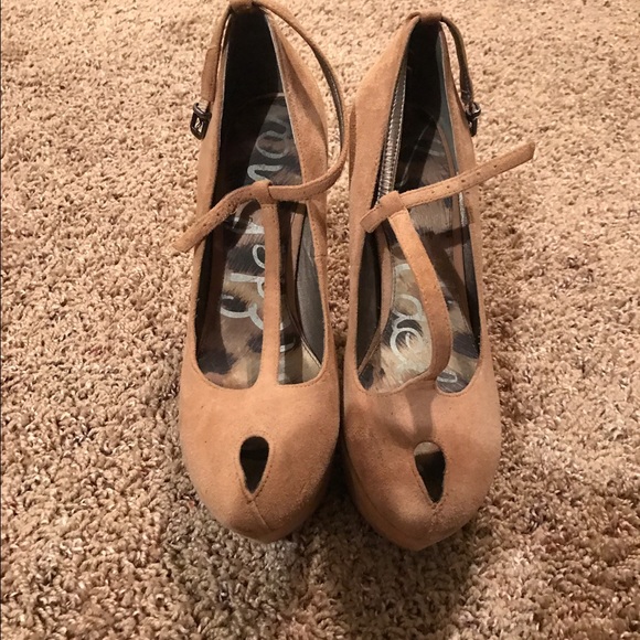 Tan Peep toe suede heel
