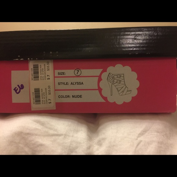 CHARLOTTE RUSSE - Picture 2 of 2