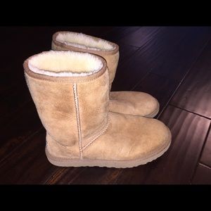 Short Ugg boots
