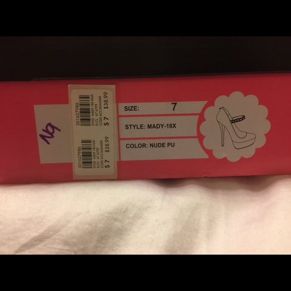 CHARLOTTE RUSSE - Picture 2 of 2