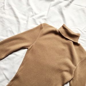 HERA COLLECTION // Turtle-Neck Shift Dress