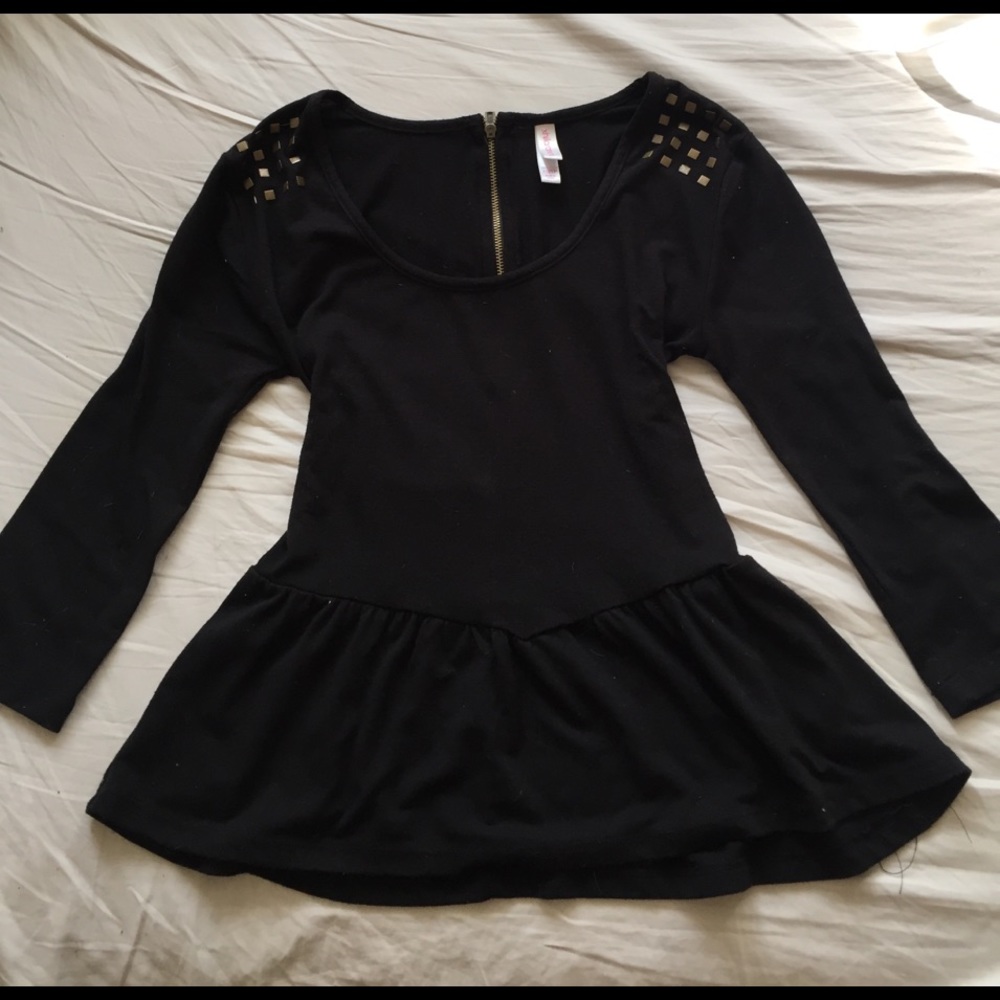 ✨CLEARANCE✨Black Peplum Top w/ Gold Studs