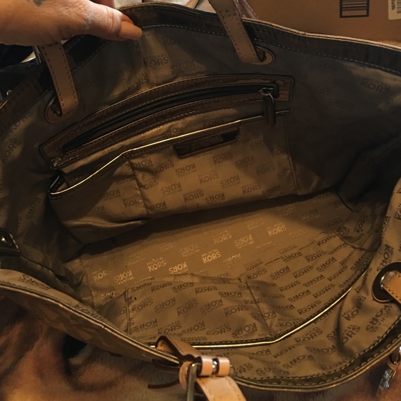 Sold Large Michael kor handbags $100 EACH - Picture 3 of 4