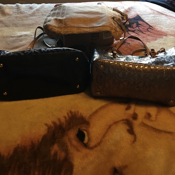 Sold Large Michael kor handbags $100 EACH - Picture 4 of 4
