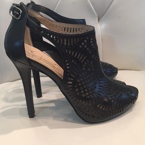 Jessica Simpson black Arabel heels