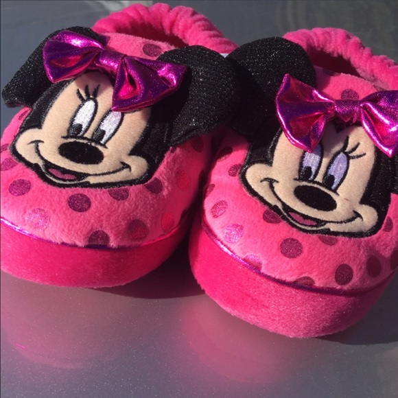 Special Limited addition Disney/UGG Minnie's Bow. - Picture 4 of 4