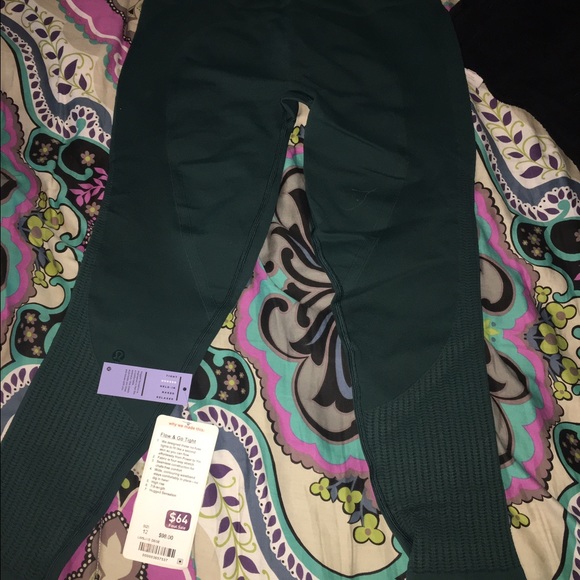 Lululemon flow and go tight