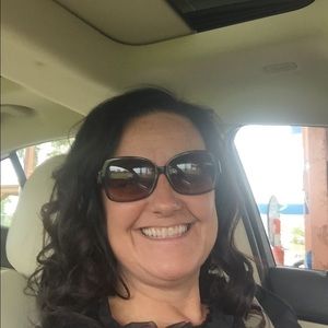 Meet your Posher, Laurie