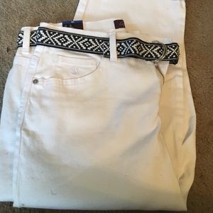 NWT women's White Capris 'The Amanda classic fit'