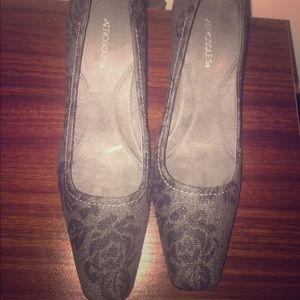 Gray pattern work heels