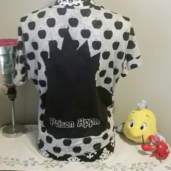 Evil Queen Delicious poison apple crop top - Picture 2 of 3