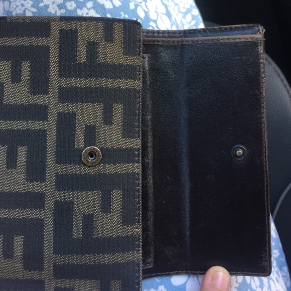 Fendi wallet - Picture 2 of 4