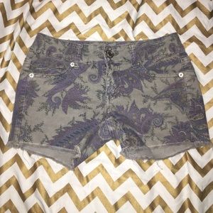 American Eagle print corduroy shorties!